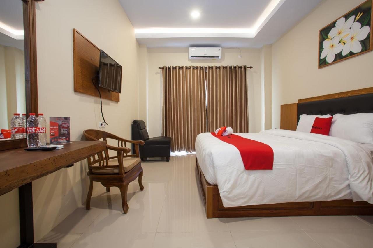 Hotel Reddoorz Premium @ Jalan Cengkeh Malang Exterior foto
