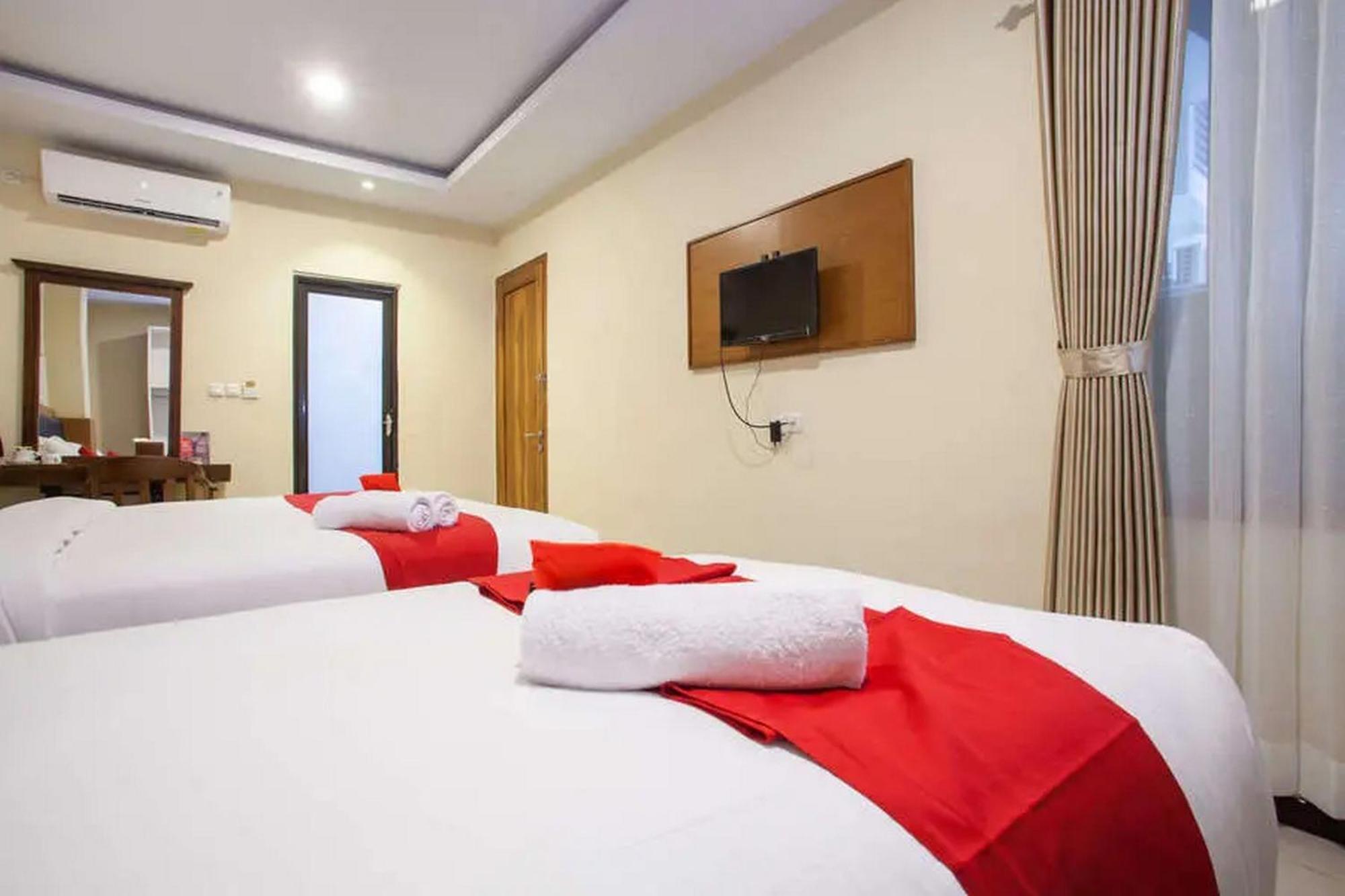 Hotel Reddoorz Premium @ Jalan Cengkeh Malang Exterior foto