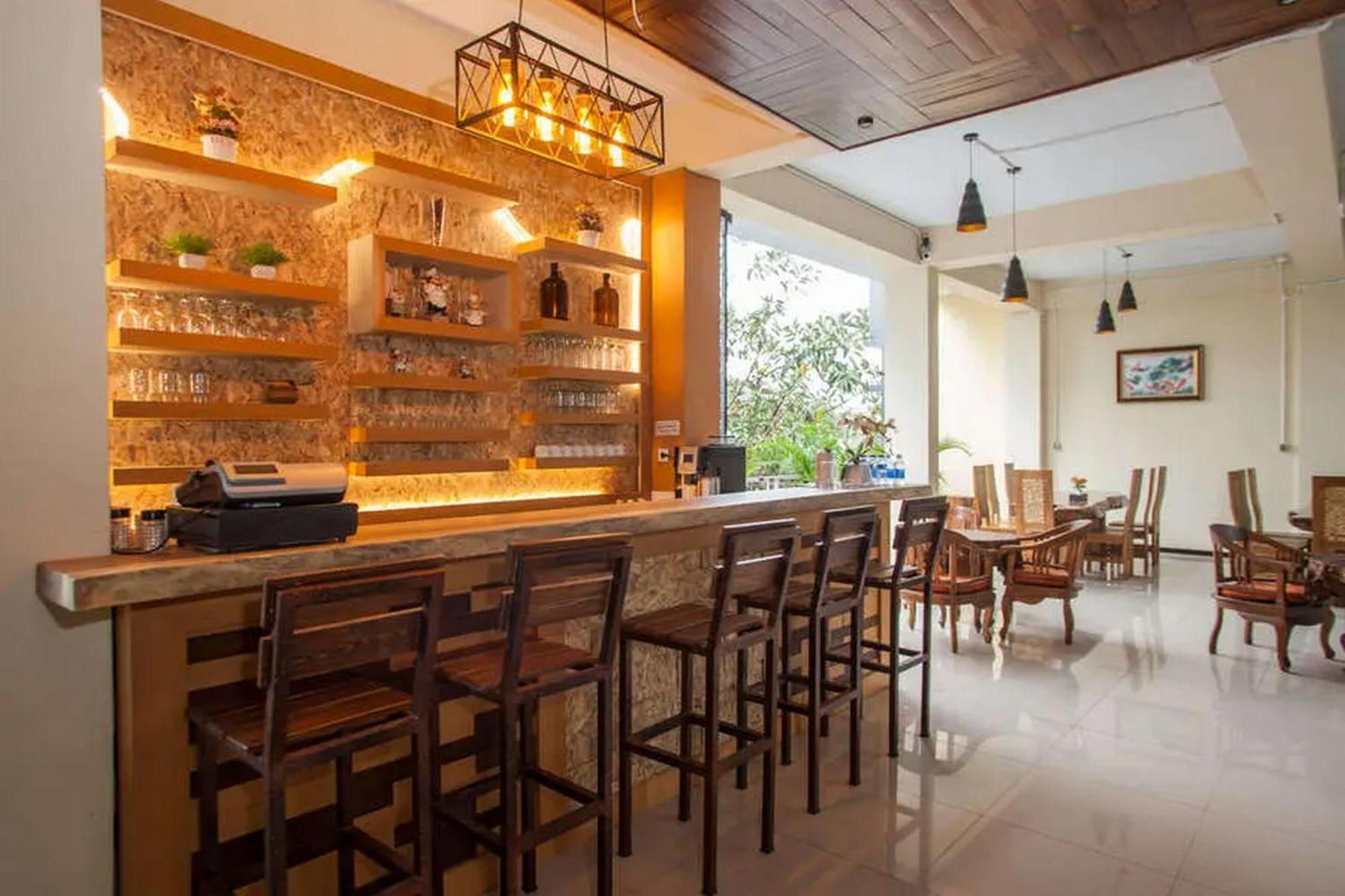 Hotel Reddoorz Premium @ Jalan Cengkeh Malang Exterior foto