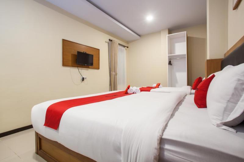 Hotel Reddoorz Premium @ Jalan Cengkeh Malang Habitación foto