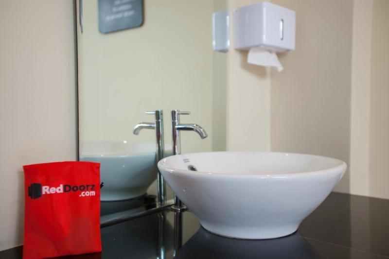 Hotel Reddoorz Premium @ Jalan Cengkeh Malang Habitación foto