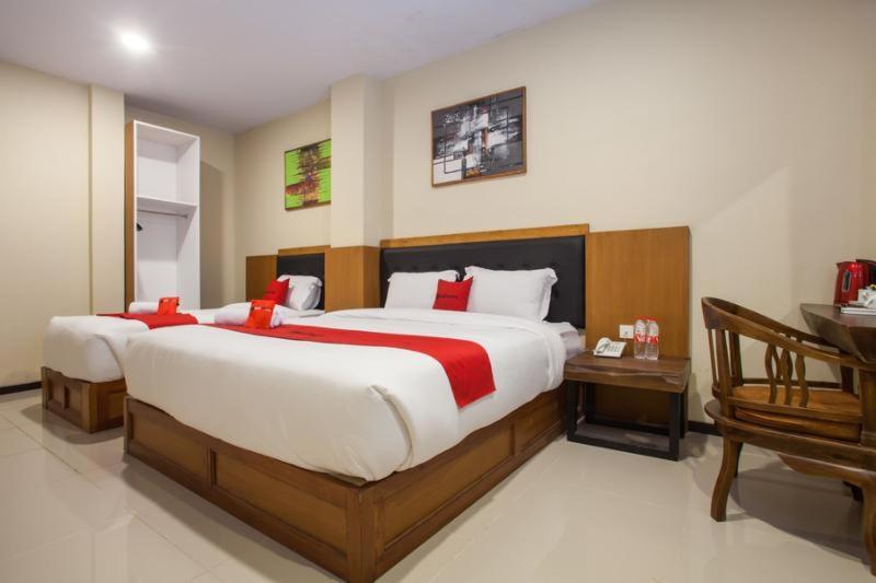 Hotel Reddoorz Premium @ Jalan Cengkeh Malang Habitación foto